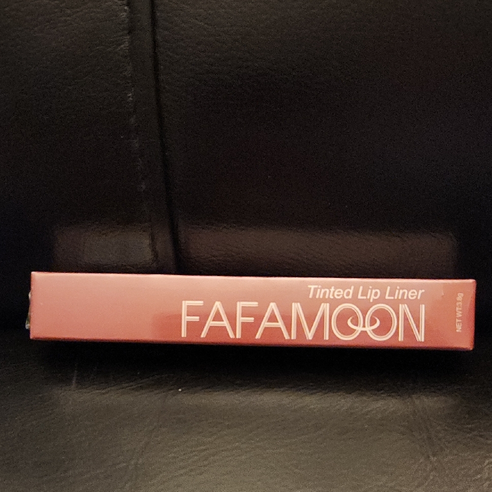 Fafamoon Tinted Lip Liner -- Color 04 - Cherry Red. Exp. 9/9/2026.